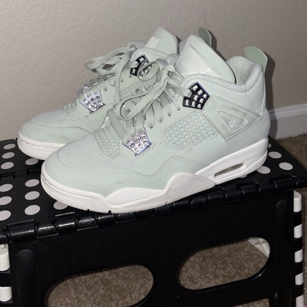 Jordan 4 - Picture 2 of 7